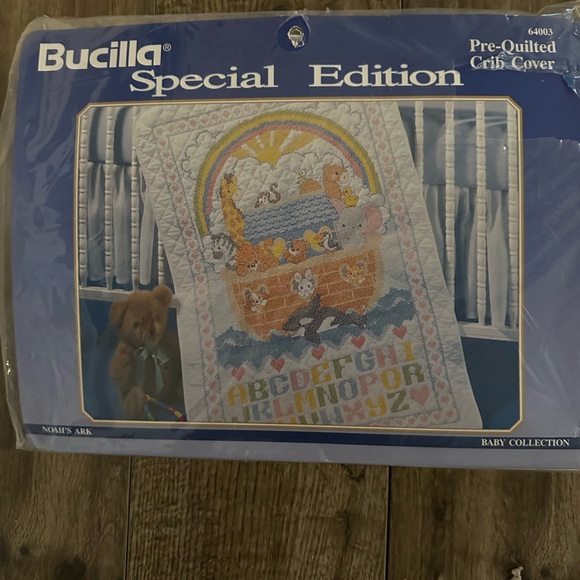 Bucilla Edition Pre-Quilted Crib Cover with Noah's Ark Design - Picture 1 of 4